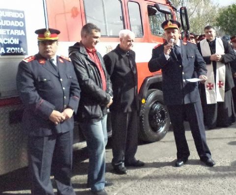 Burgos: “No solamente es bombero voluntario el que va al incendio, sino el que viene todos los días al cuartel"