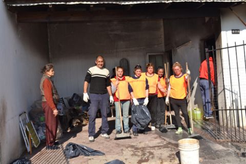 Cooperativistas colaboraron con el reacondicionamiento de una vivienda incendiada