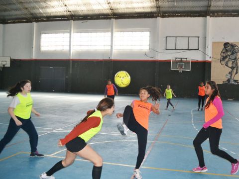 Se realizó la primera exhibición de fútbol femenino en nuestra ciudad