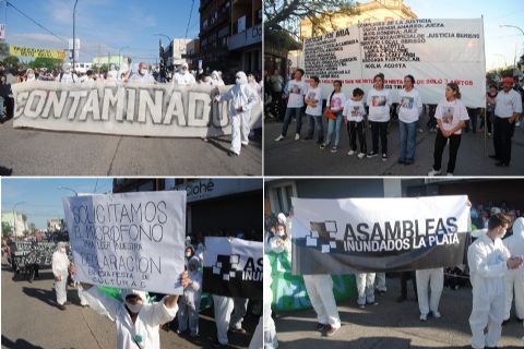 En pleno desfile, reclamos de Justicia por Mía y en defensa del Monte Ribereño