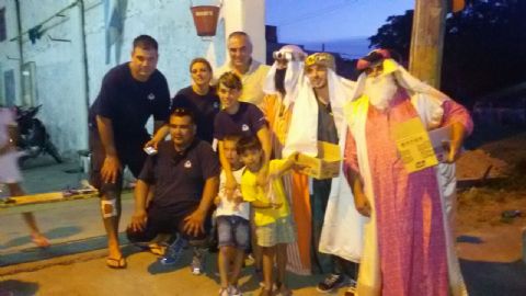 El Frente Renovador recorrió los barrios junto a los Reyes Magos