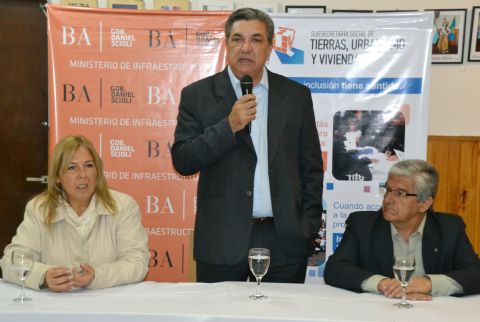 El intendente entregó 109 escrituras propietarias a vecinos de la ciudad