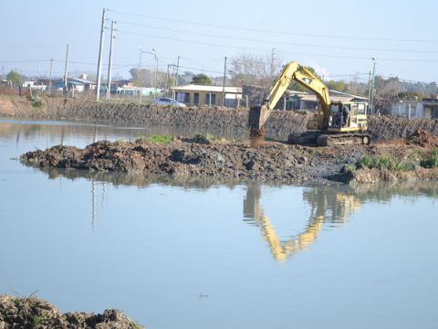 Se licitó la segunda etapa de la construcción de la Defensa de la Cuenca del Canal Watzenborn