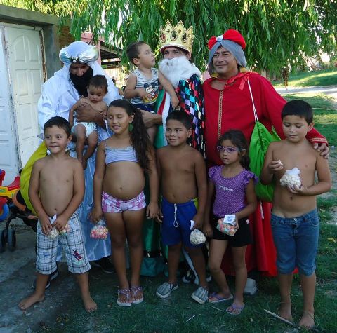 El Frente Renovador recorrió barrios con los reyes magos y anunciaron la presentación de “Mujeres con Massa”