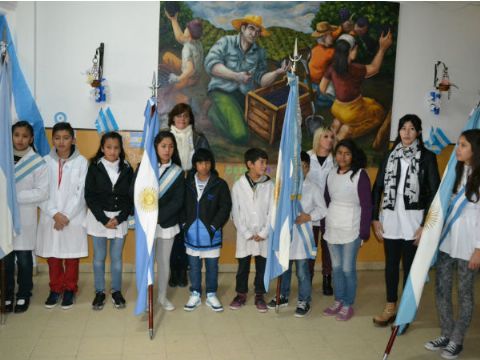 Emotivo acto de Promesa de Lealtad a la Bandera en el Barrio Obrero