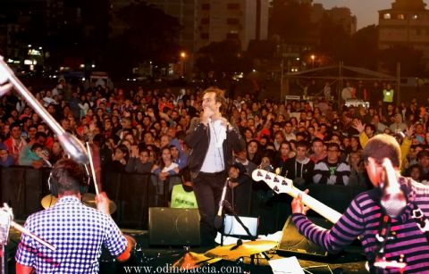 Casi 10 mil personas se dieron cita para escuchar a Odino Faccia y Los Cafres en San Bernardo