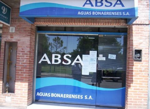 ABSA insiste con que la pestilente agua es potable