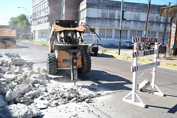 Avanzan las tareas de bacheo en Avenida Montevideo