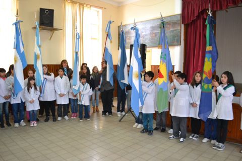 Se realizó el acto escolar en homenaje al General San Martín