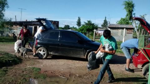Asistencia a vecinos de Villa Paula afectados por el temporal