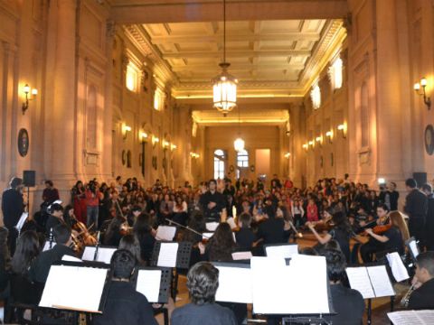 La Orquesta Escuela de Berisso brilló en el Centro Cultural “Néstor Kirchner”