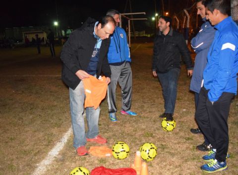 Mincarelli entregó material deportivo al Club Gimnasista