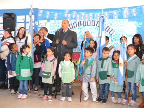 Se realizó el acto escolar por el Día de la Independencia