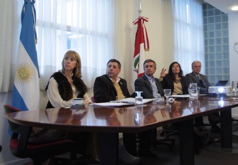 El Senado nacional evaluó la realidad y las políticas económicas de Perú
