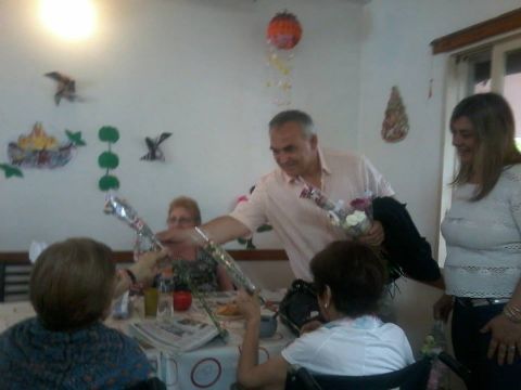Celi recorrió la ciudad saludando a las madres en su día