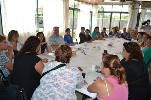Reunión de manzaneras con funcionarios municipales