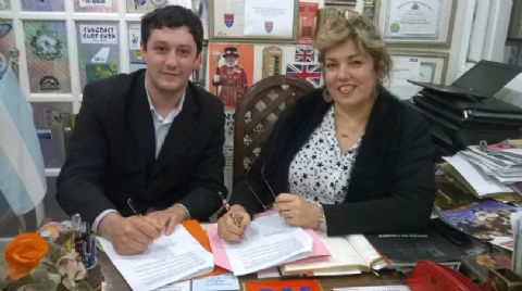 Firma de convenio entre el CFP Nº 404 y el Instituto de Lenguas Vivas