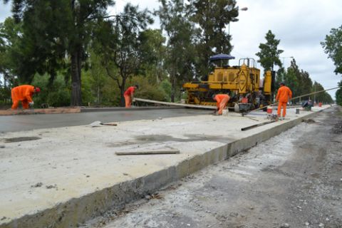 Avanza la repavimentación de la Avenida del Petróleo