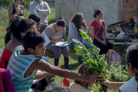 Jornada de siembra otoño- invierno y plantas aromáticas en Villa Argüello
