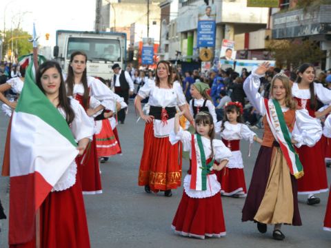Publican imágenes de la Fiesta Provincial del Inmigrante