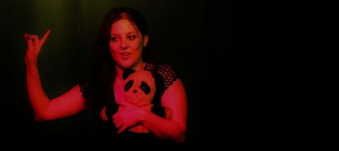 Vicky G se presenta en Berisso con su unipersonal “Montonerísima”