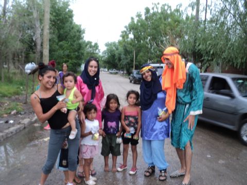 Los Reyes recorrieron la ciudad junto a la Juventud Radical local