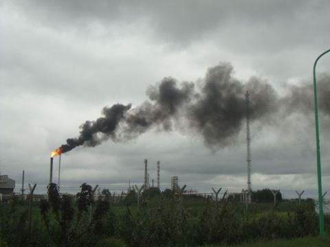 No pasa “Naranja” con los controles de calidad de aire en el Polo Petroquímico