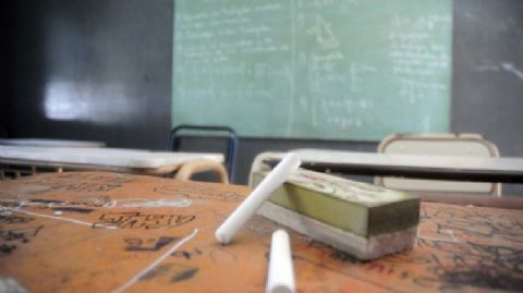Entrega de subsidios a escuelas públicas y privadas de gestión estatal