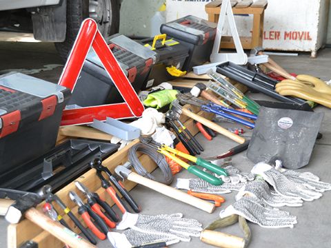 Nuevas camionetas y herramientas para Defensa Civil