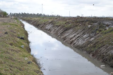 Avanza la limpieza del “Canal de Calle 130”
