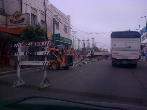 Precaución por tareas de bacheo en Montevideo esquina 7