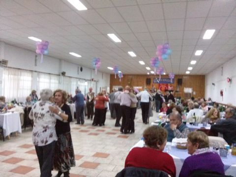 Un domingo de alegría en el Club de los Abuelos