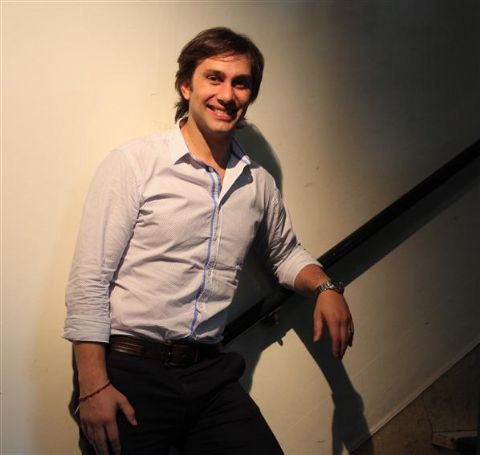 Odino Faccia canta por primera vez en La Plata