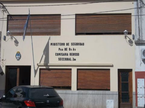 Policía tajeado por menor tras intento de toma de terrenos