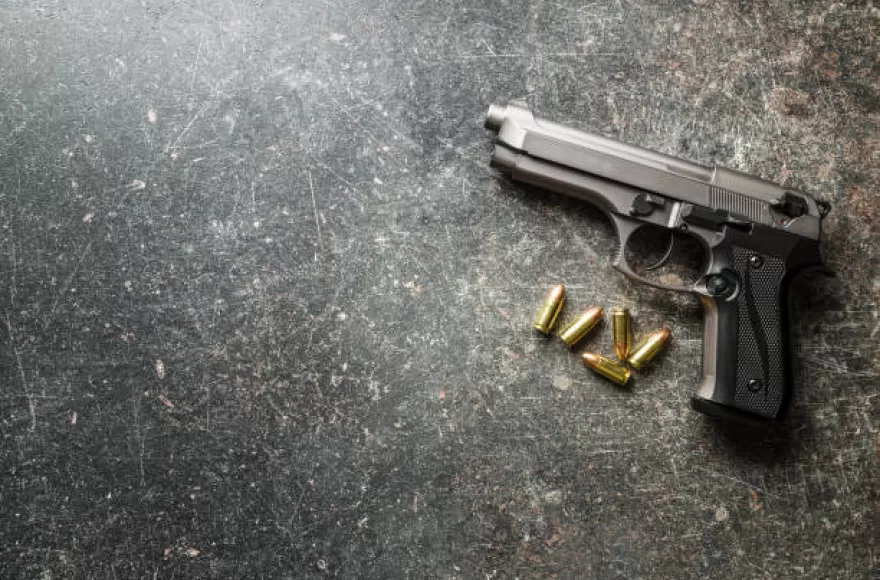 Los delincuentes se llevaron el arma, el cargador, municiones, 500 mil pesos en efectivo y otros efectos personales del agente.