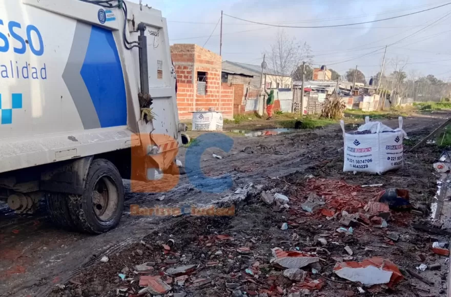 El camión quedó varado en 153 entre 25 y 26.