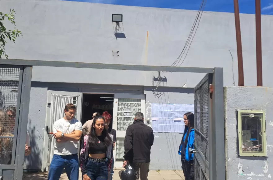 En la escuela 17, ubicada en 26 y 164, se encuentran 8 de las 254 mesas que hay en todo el distrito.