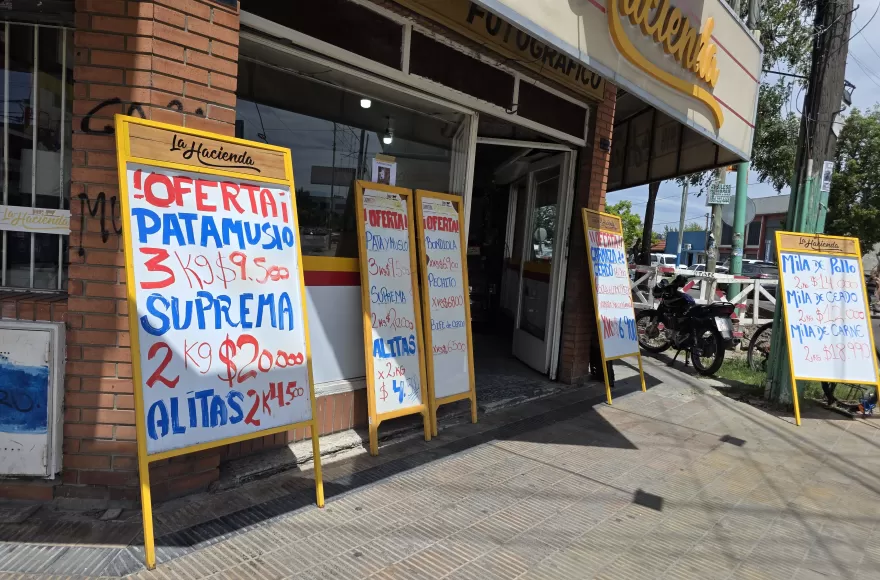 Comerciantes señalaron que los incrementos en los costos son constantes, pero remarcaron que intentan ayudar al bolsillo del vecino.