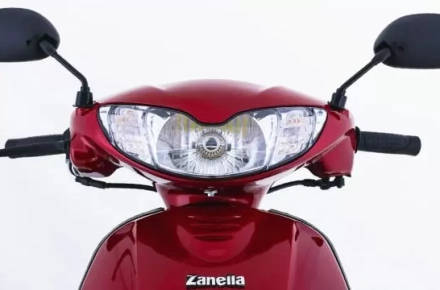 Iban en una Zanella ZB 110.