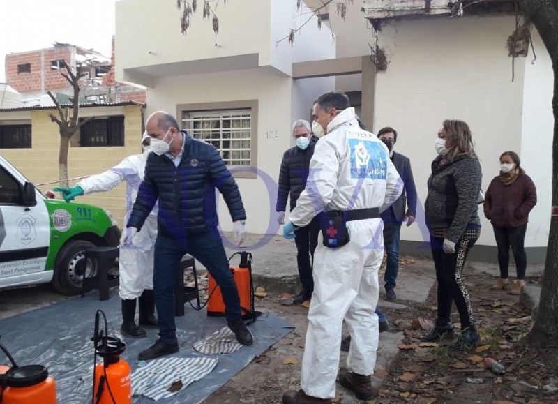 Las autoridades municipales, encabezadas por Mario Secco y Fabián Cagliardi. (Foto: NOVA)