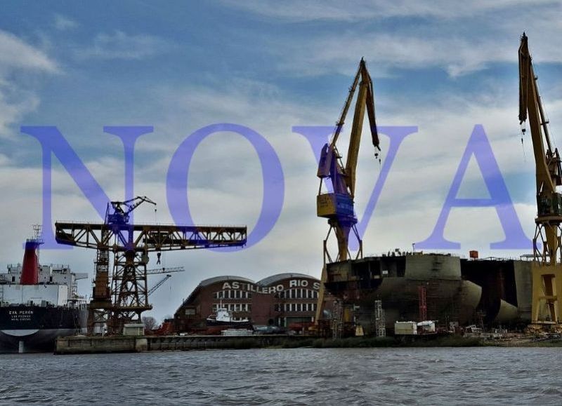 Jornada gris en el Astillero Río Santiago: cambio de mando, despidos de gerentes y temor en los trabajadores. En una flota altamente custodiada llegó Daniel Capdevilla, nuevo presidente. (Foto: NOVA)