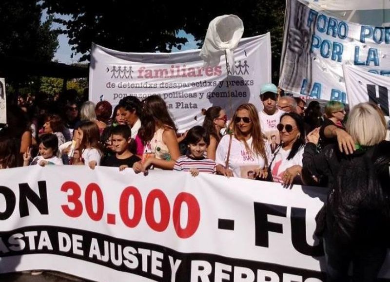 Masiva marcha en la Plaza de Mayo.