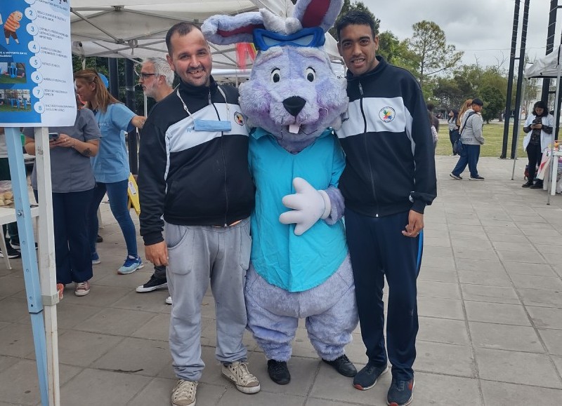 No faltó la mascota de la actividad.