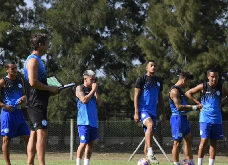 En el encuentro se jugarán dos cotejos de 70 minutos de duración, divididos en dos tiempos de 35 minutos cada uno. 