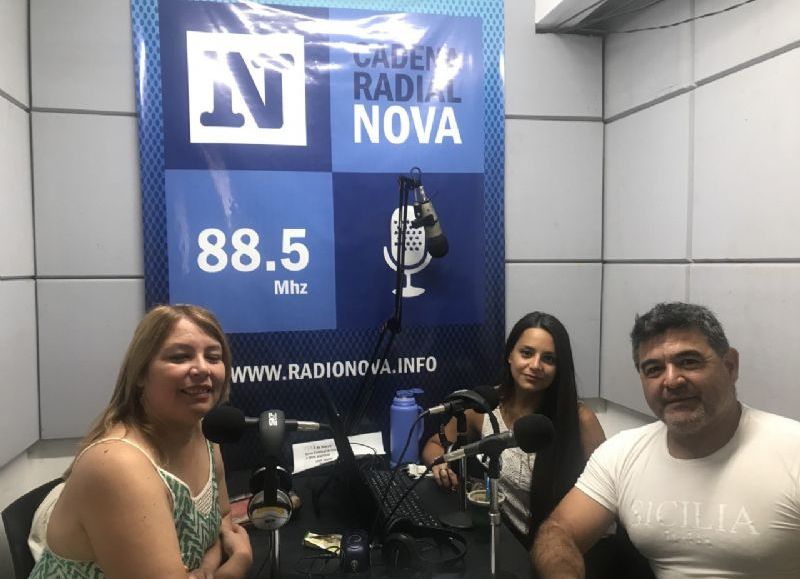 Claudia Vivas en el aire de BerissoCiudad en Radio.