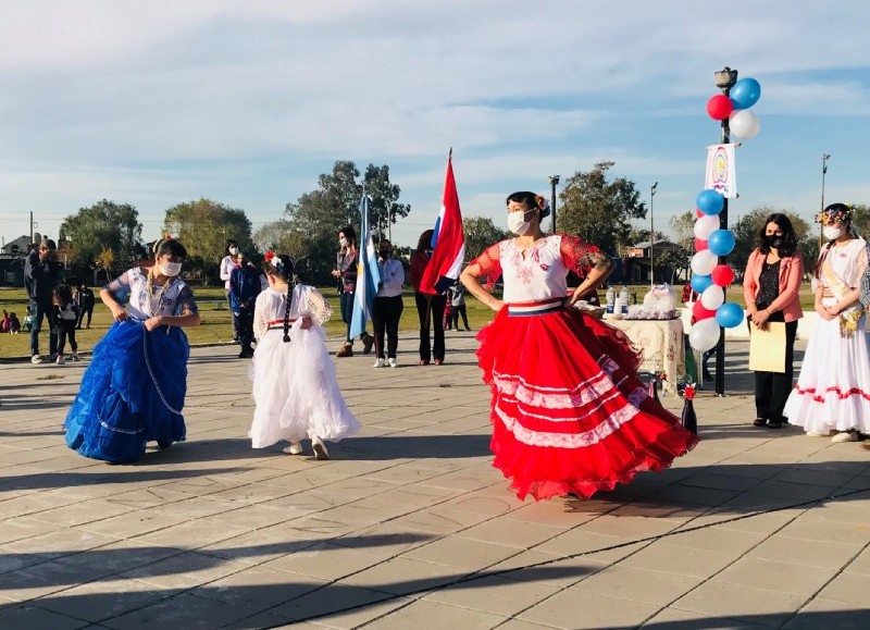 Colorida ceremonia.