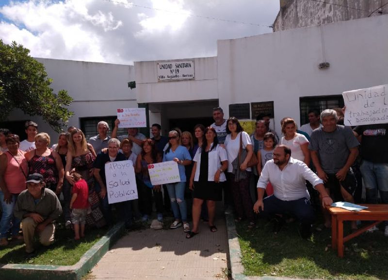 Presencia de profesionales, trabajadores y vecinos.