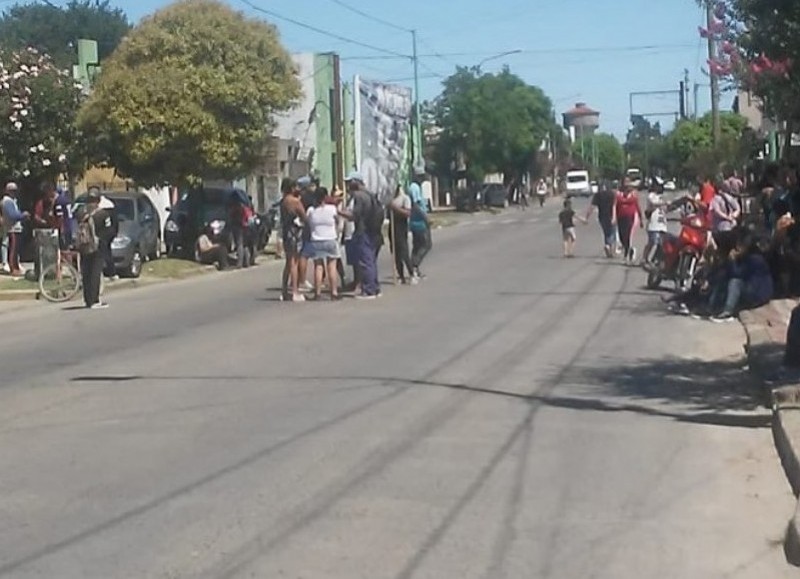 Un pasaje de la protesta frente a la Comisaría Segunda.