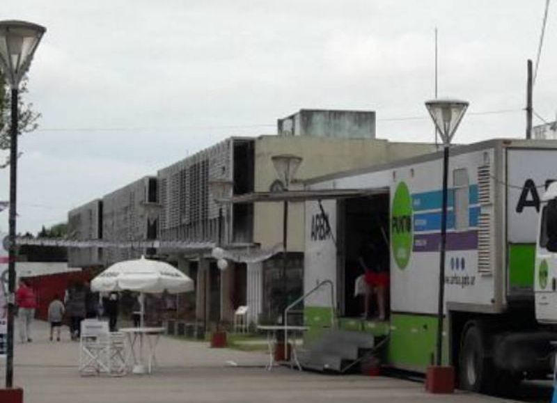 Atiende de 10 a 22 en el Playón Municipal.