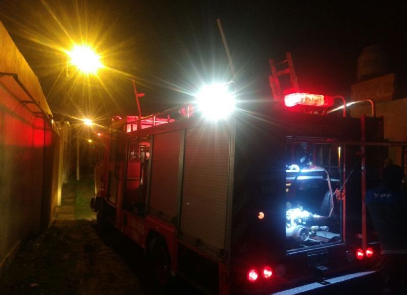 El efectivo accionar de los bomberos evitó males mayores.